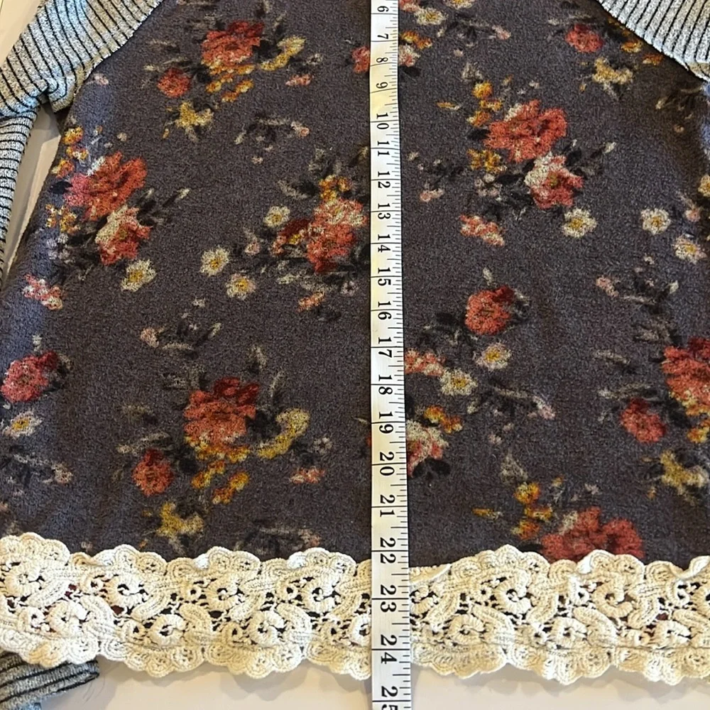 Rewind Women’s Floral Stripe Cozy Hoodie Size: L - Picture 4 of 5